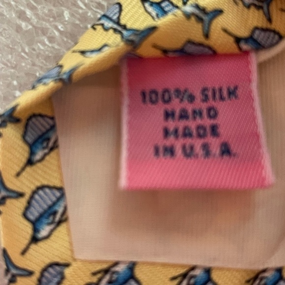 Vineyard Vines 100% silk necktie in a yellow and blue marlin fish - Picture 3 of 5